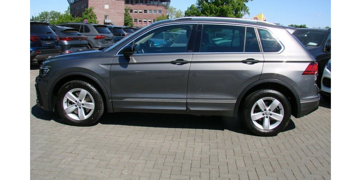 VW Tiguan 2.0TSi 4Motion R-line ACC Navi LED Kamera 22.247 km 27.980 € Falkensee 14612