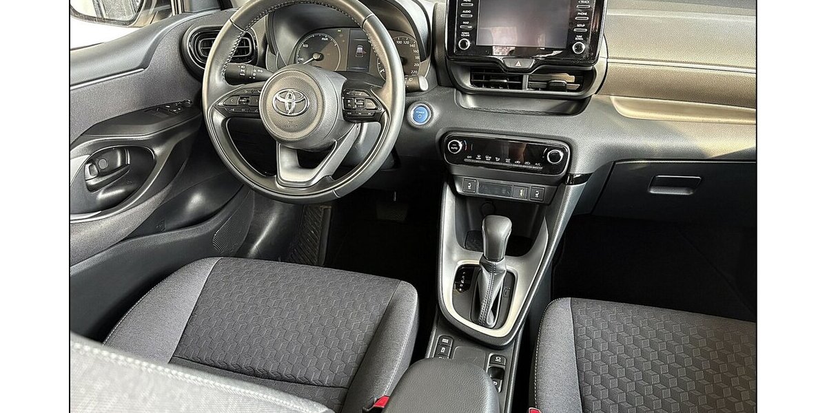 Toyota Yaris Hybrid Basis ACC LED MultiInfo Assist 1.Hd 5.000 km 20.499 &euro; Stade 21682