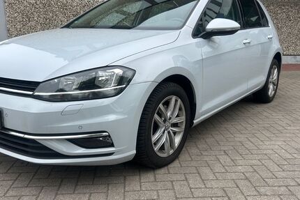 VW Golf 289.000 km 7.900 &euro; Lübeck 23556