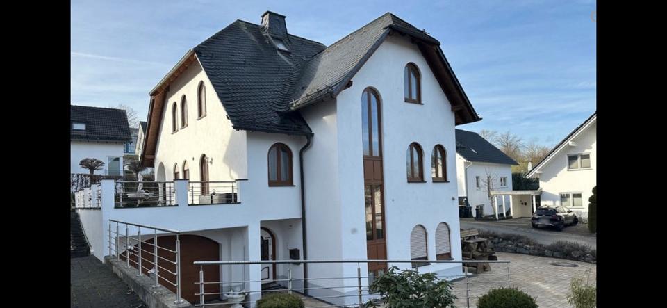 Einfamilienhaus Meschede - 8 Zimmer, 200 m&sup2;, 2.000&euro; | Angebot:25396673