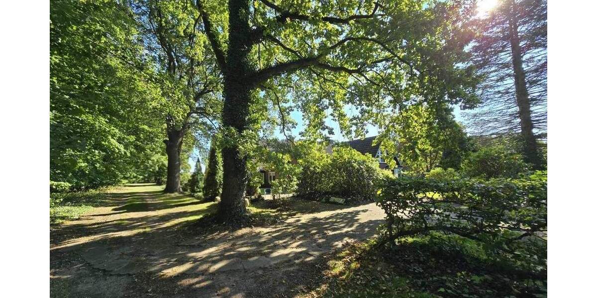 Zweifamilienhaus auf großzügigem Grundstück in idyllischer Lage 1 zimmer