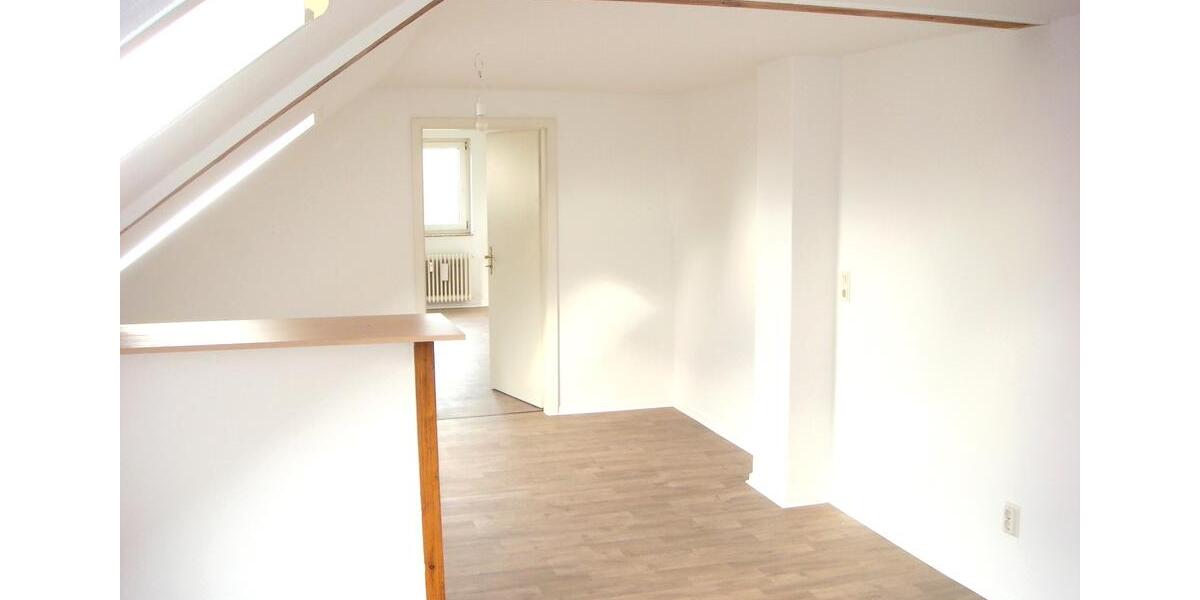 Dachgeschoßwohnung Uetze - 3 Zimmer, 80 m&sup2;, 495&euro; | Angebot:26262140