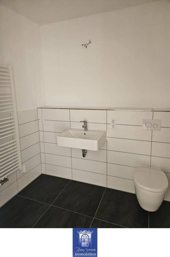 Charmante NeubauWohnung mit hofseitigem Balkon, Fußbodenheizung, EBK, Gäste-WC!