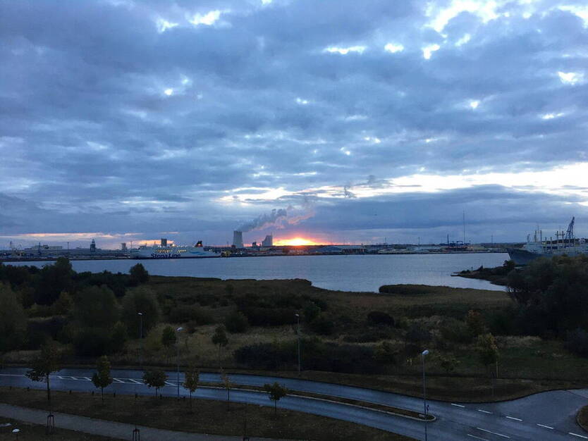 Bestlage mit Panorama-Blick Warnow Hafen - 3-Zi.mit EBK kurz vor Warnemünde