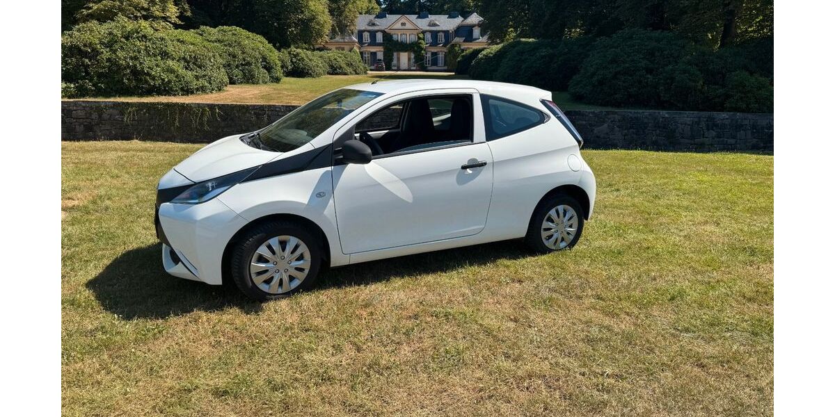 Toyota Aygo (X) 108.175 km 5.100 &euro; Hilden 40721