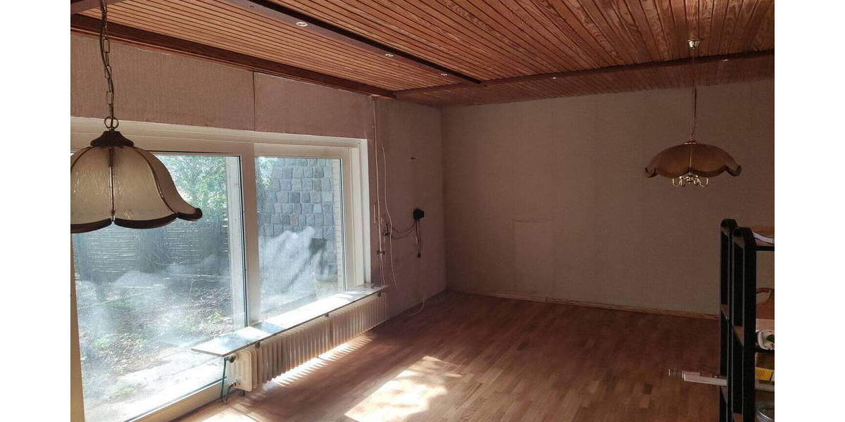 Einfamilienhaus Halbemond - 8 Zimmer, 194 m&sup2;, 269.000&euro; | Angebot:26258001