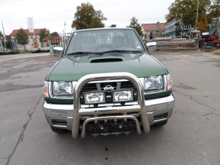 Nissan Navara 128.450 km 8.950 € Baienfurt 88255
