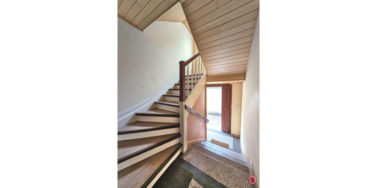 3-Familienhaus mit großem Garten zentral in Vellmar 9 zimmer