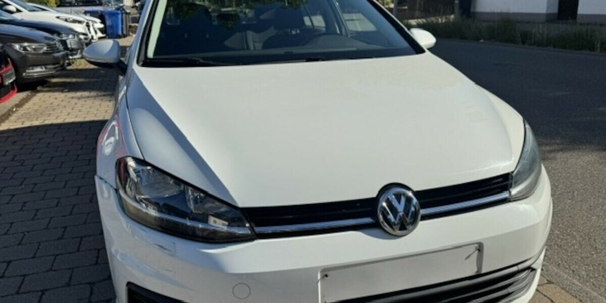 VW Golf Variant 1.6 TDI DSG Trendline Start-Stopp 196.200 km 7.990 &euro; Neckarsulm 74172