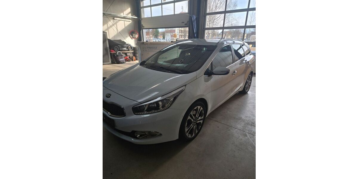 Kia ceed Sportswagon 98.000 km 10.599 &euro; Chemnitz 09120