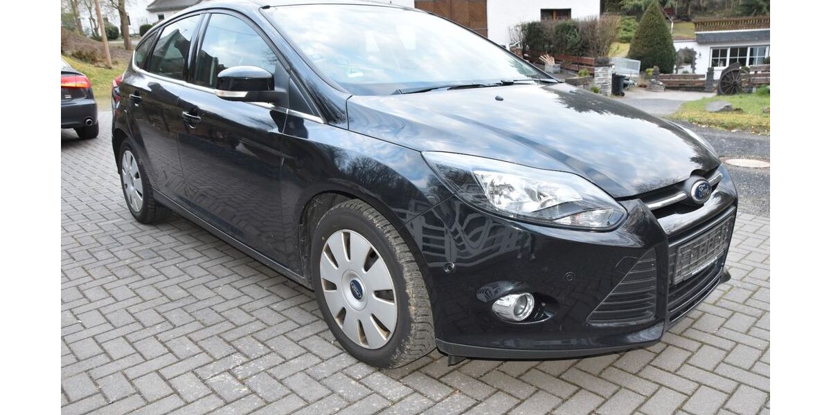 Ford Focus 122.000 km 5.600 &euro; Trimbs 56753