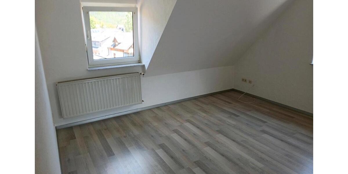 Dachgeschoßwohnung Hohenroth - 2.5 Zimmer, 98 m&sup2;, 620&euro; | Angebot:26515790