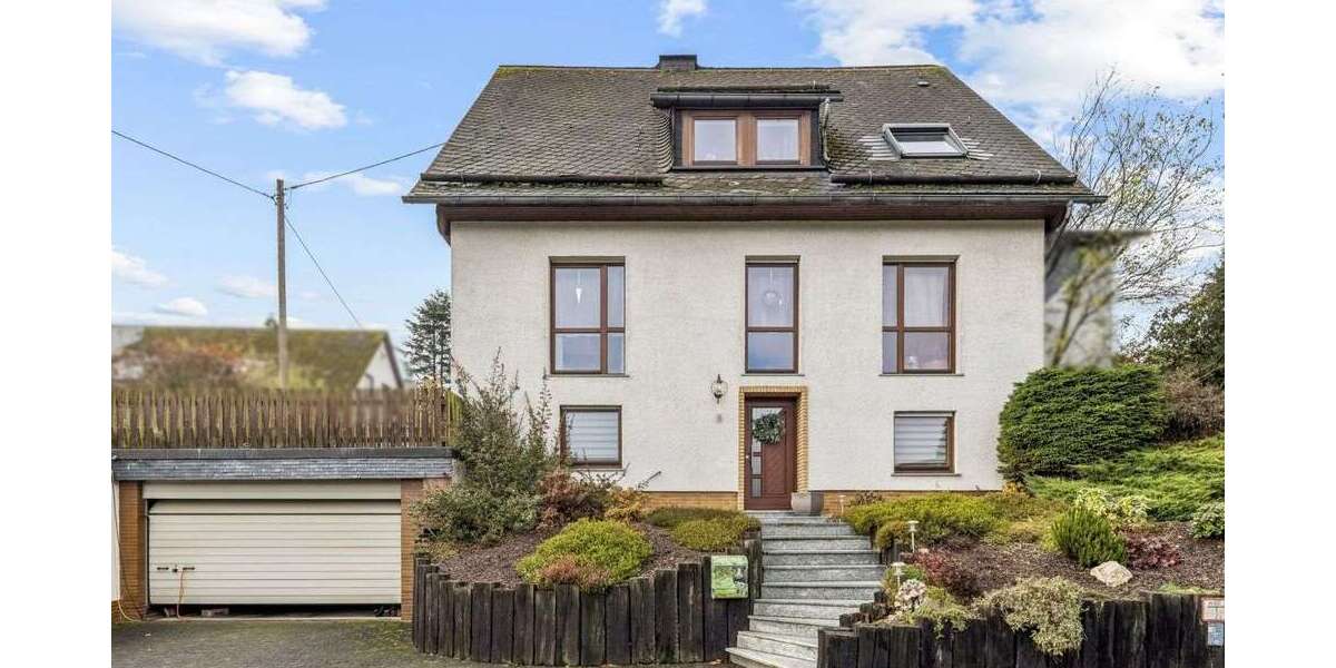 Haus zum Kaufen in Bad Berleburg 399.000 € 290 m² 8 zimmer