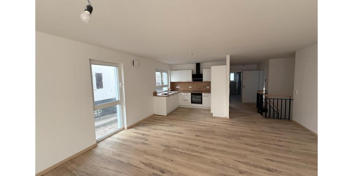 Erdgeschoßwohnung Crailsheim - 3 Zimmer, 102 m&sup2;, 1.260&euro; | Angebot:25421002