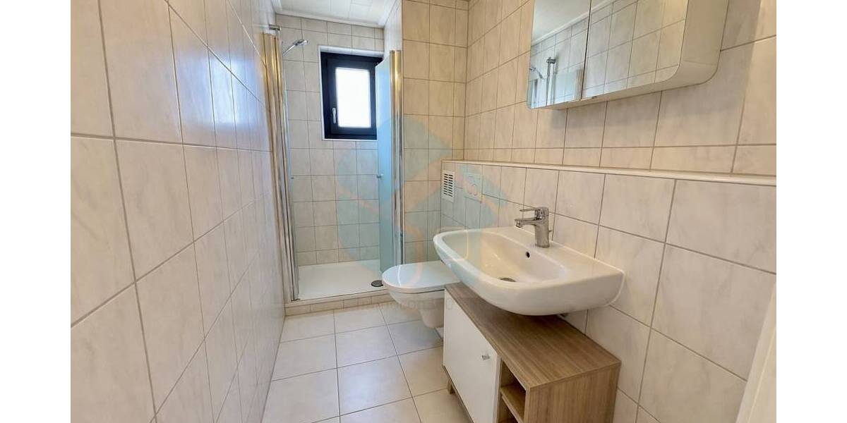 Doppelhaushälfte Butzbach - 7 Zimmer, 140 m&sup2;, 429.000&euro; | Angebot:26433959