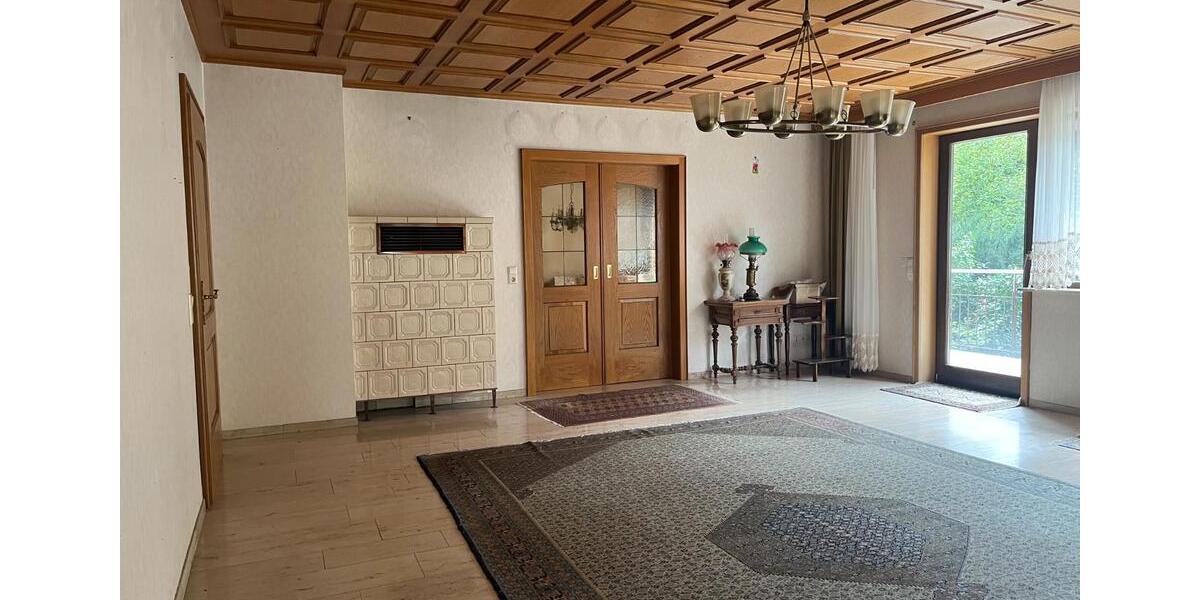 Geräumiges 13 Zimmer-Einfamilienhaus mit luxuriöser Innenausstatt 13 zimmer