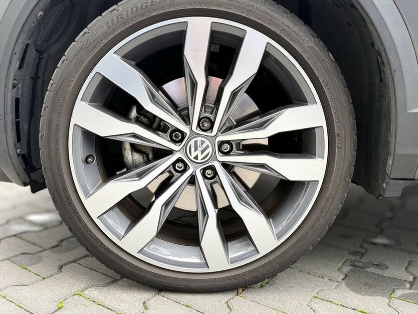 VW T-Roc R-line / IQ / Panorama / Virtual Cockpit 45.000 km 25.390 € Mönchengladbach 41066