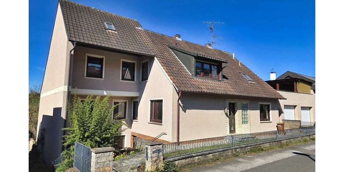 Einfamilienhaus Haßfurt - 8 Zimmer, 220 m&sup2;, 275.000&euro; | Angebot:26663893