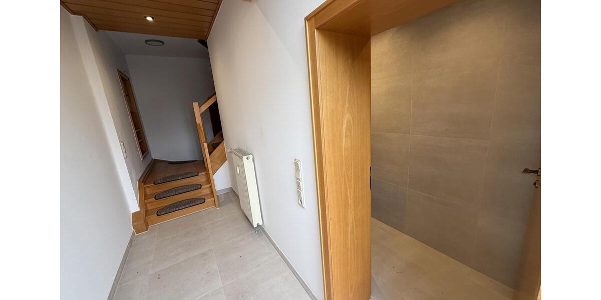 Maisonettenwohnung Bergisch Gladbach Gronau - 5 Zimmer, 135 m&sup2;, 1.700&euro; | Angebot:24662303