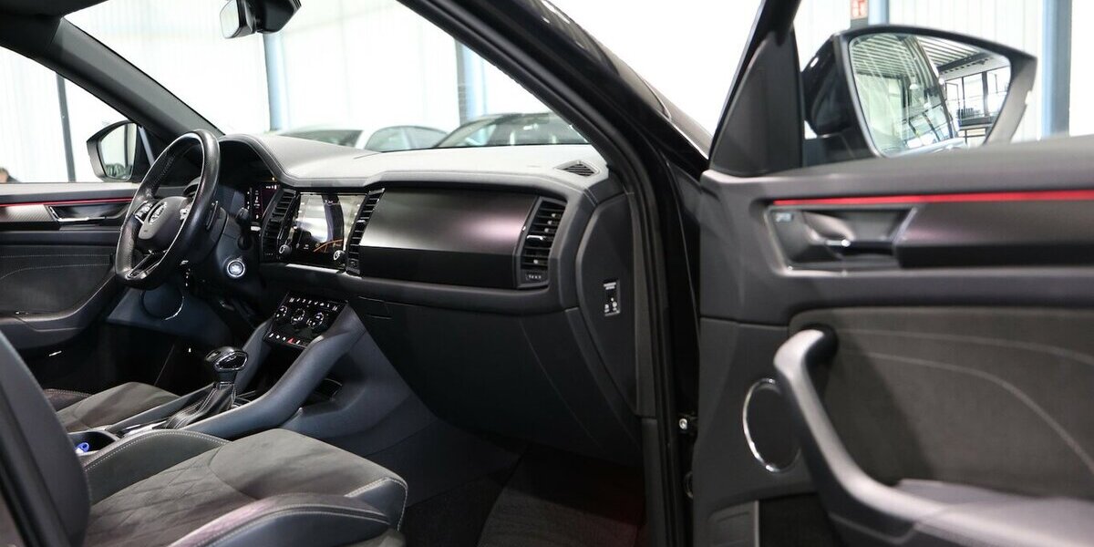 Skoda Kodiaq 1.5 TSI DSG SPORTLINE BLACK-PLUS PANORAMA 144.000 km 27.991 &euro; Hamm 59077
