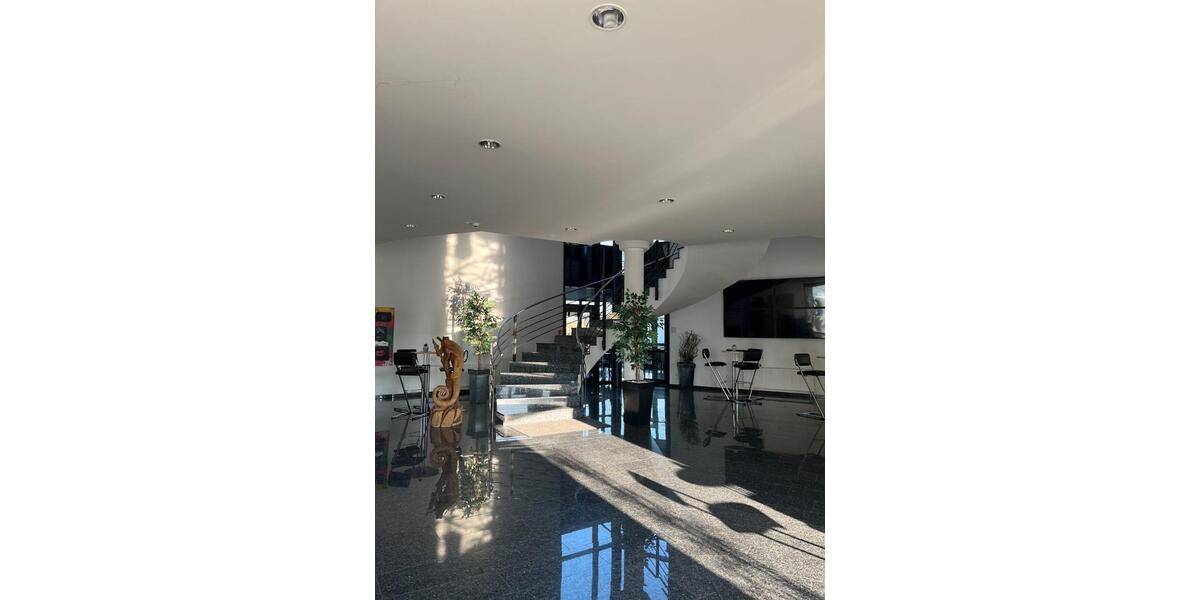 Ab Frühjahr verfügbar: Repräsentative Bürofläche mit 12 Räumen zimmer