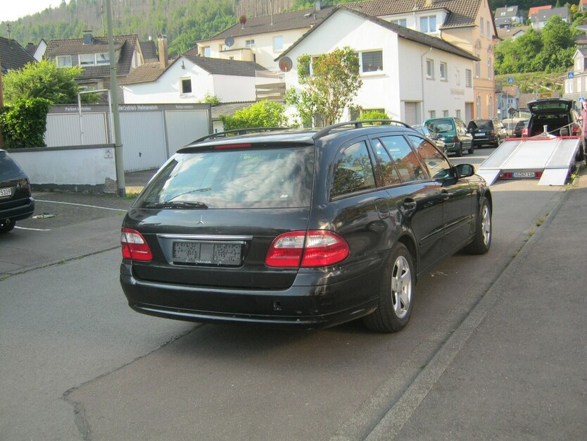 Mercedes-Benz E 220 CDI 288.000 km 1.999 € Bergneustadt 51702