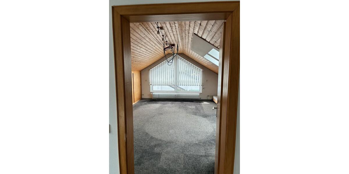 Einfamilienhaus Gummersbach - 8 Zimmer, 220 m&sup2;, 1.900&euro; | Angebot:26340217