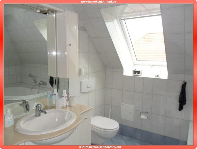 TraumWohnung mit Ausblick - Endetage, hell, mit Balkon - Innenstadt- und Stadtwaldnah!