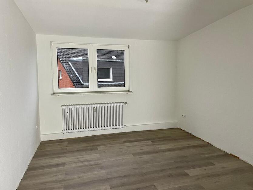 Großzügige, helle 4,5 Zimmerwohnung über 2 Ebenen mit DG Studio zimmer