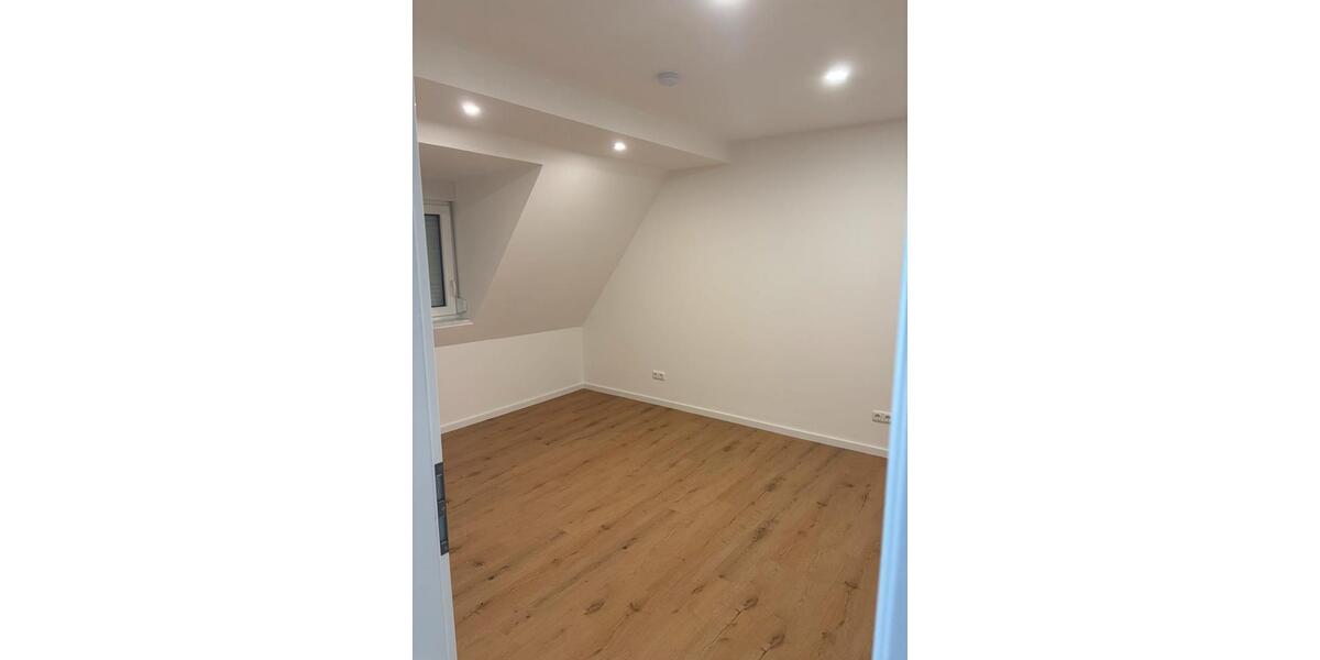 Dachgeschoßwohnung Schweinfurt Bellevue - 3 Zimmer, 66 m&sup2;, 680&euro; | Angebot:26375359