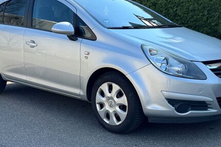 Opel Corsa 179.000 km 2.999 &euro; Limburg 65552
