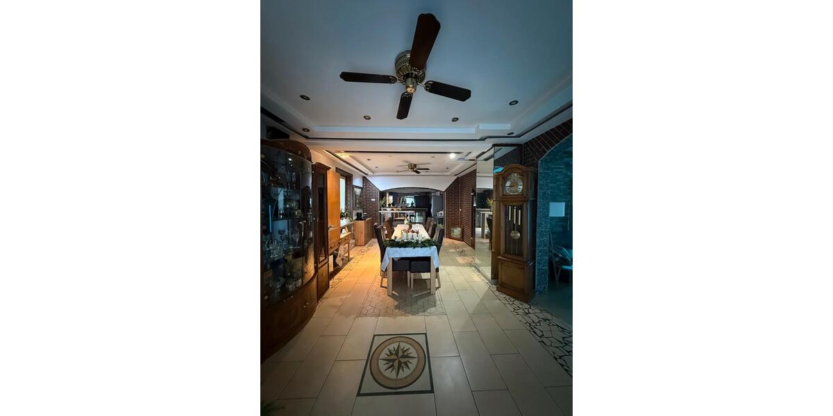 Einfamilienhaus Schwandorf - 7 Zimmer, 195 m&sup2;, 2.350&euro; | Angebot:25626121