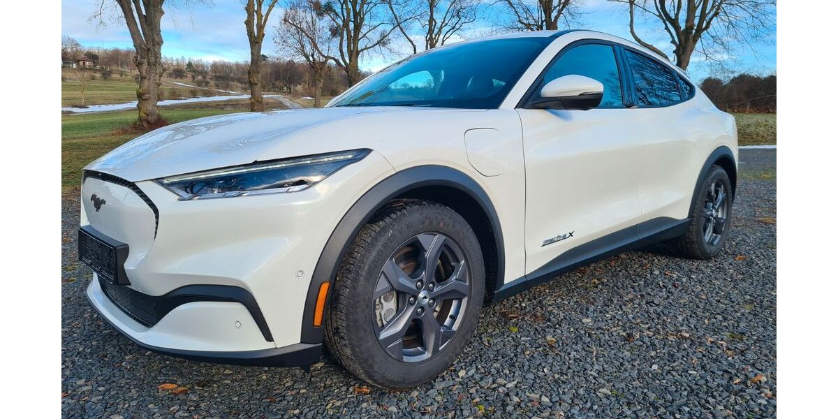 Ford Mustang Mach-E 10.750 km 35.999 &euro; Fredelsloh 37186