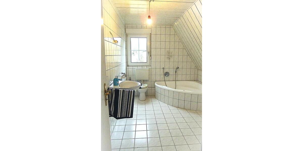 Dachgeschoßwohnung Oberzent - 3.5 Zimmer, 100 m&sup2;, 780&euro; | Angebot:24466563