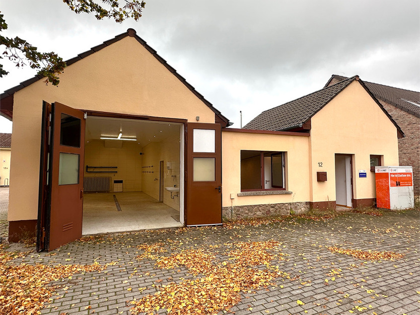 WerkstattLager 95 m² + 20 m² Schuppen | Bodenablauf, Dusche, Starkstrom, Tor 3,0 × 2,09 m zimmer