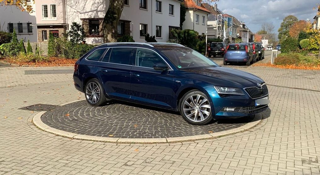 Skoda Superb 63.600 km 21.600 € Mülheim an der Ruhr 45470
