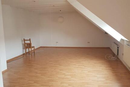 große helle Dachgeschoßwohnung