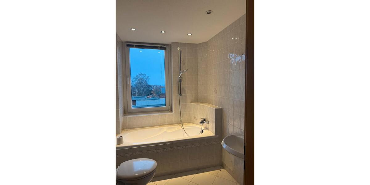 Dachgeschoßwohnung Aschersleben - 3 Zimmer, 60 m&sup2;, 450&euro; | Angebot:25483394