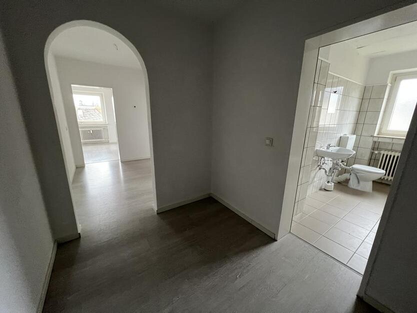 3-Zimmer-Wohnung - 75 m² Wfl. - Balkon - Aufzug - in Selb Plößberg zimmer