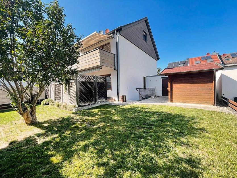 Gepflegte Doppelhaushälfte mit sonnigem Garten in Südausrichtung und Garage