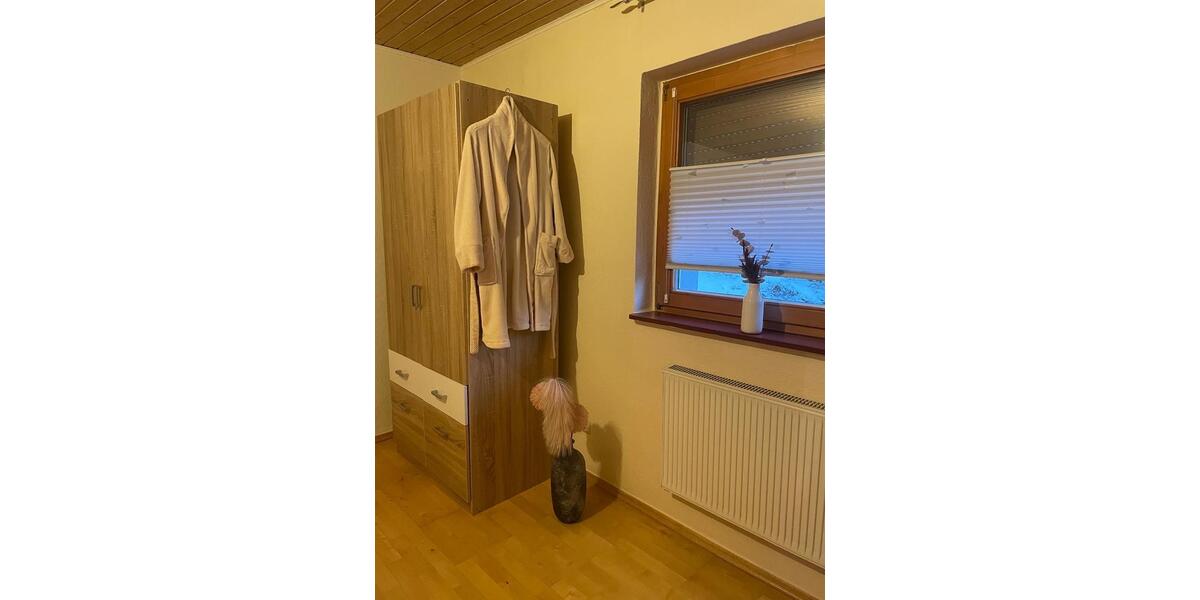 Erdgeschoßwohnung Wetter (Hessen) - 4 Zimmer, 100 m&sup2;, 760&euro; | Angebot:24464192