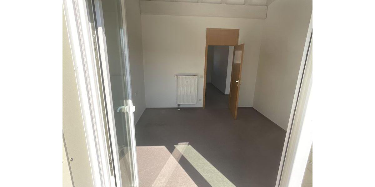 Dachgeschoßwohnung Schkeuditz - 2.5 Zimmer, 55 m&sup2;, 129.000&euro; | Angebot:26023088