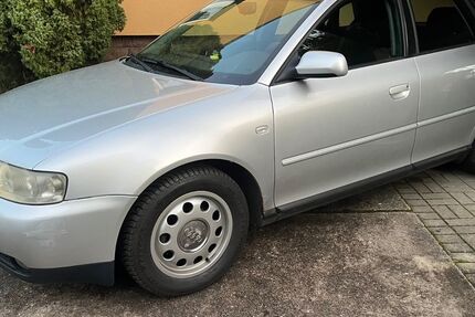 Audi A3 181.000 km 900 € Mittweida 09648