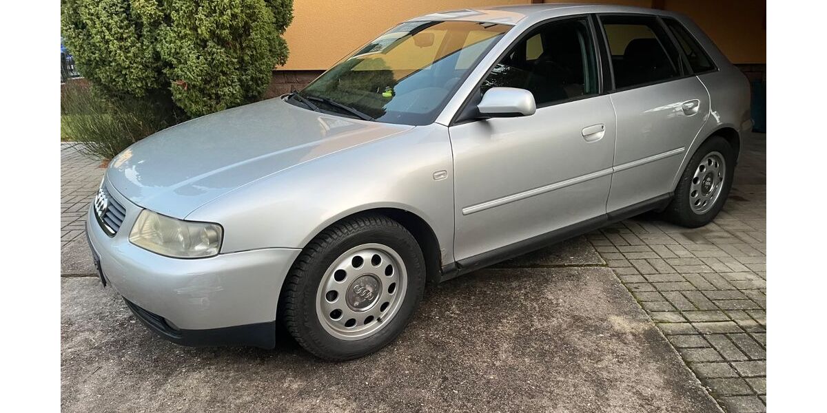 Audi A3 181.000 km 900 € Mittweida 09648