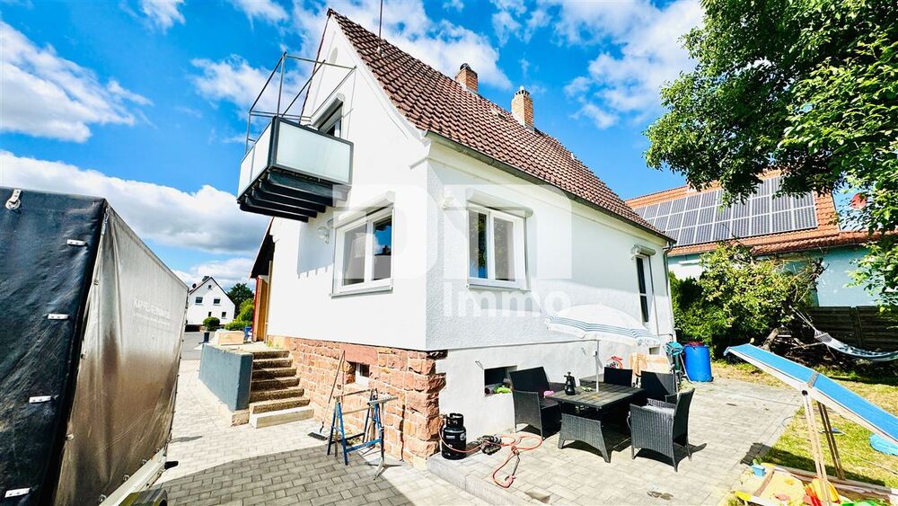 Kernsaniertes Einfamilienhaus mit Doppelgarage, großem Garten und Home-Office-Oase - Einfamilienhaus Schwalmstadt | Angebot:27053931