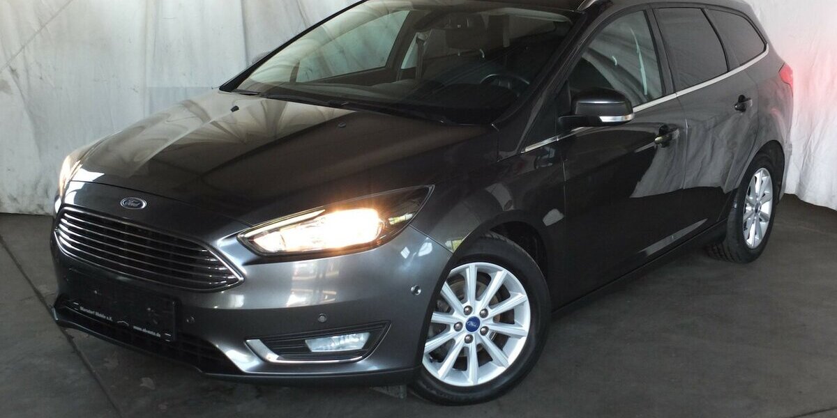 Ford Focus TITANIUM WM26: NAVI KLIMAAUT EINPARKHILFE 134.288 km 6.998 &euro; Köln 50858