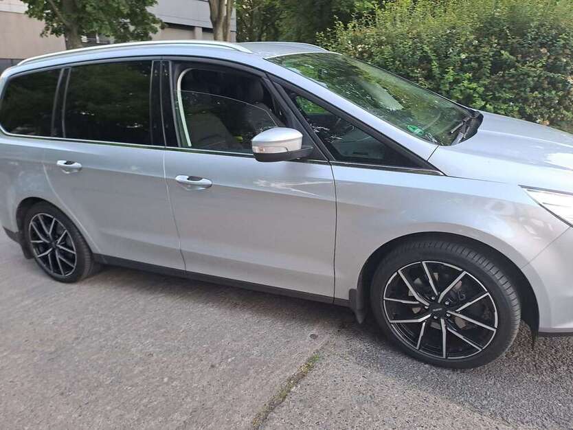 Ford Galaxy 41.000 km 23.333 € Berlin 10117