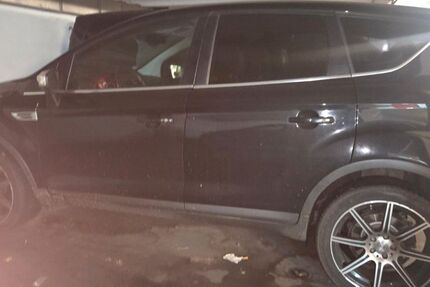 Ford Kuga 115.000 km 8.500 € München 81737