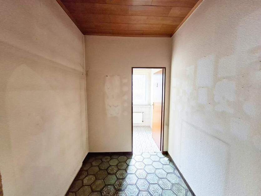 CITYHOUSE: Freistehendes Einfamilienhaus mit viel Potential, traumhaften großen Grundstück, Garage 3 zimmer