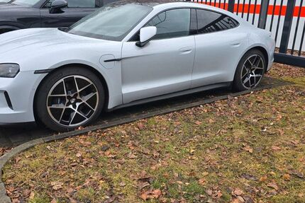 Porsche Taycan 7.000 km 89.999 &euro; München 80689
